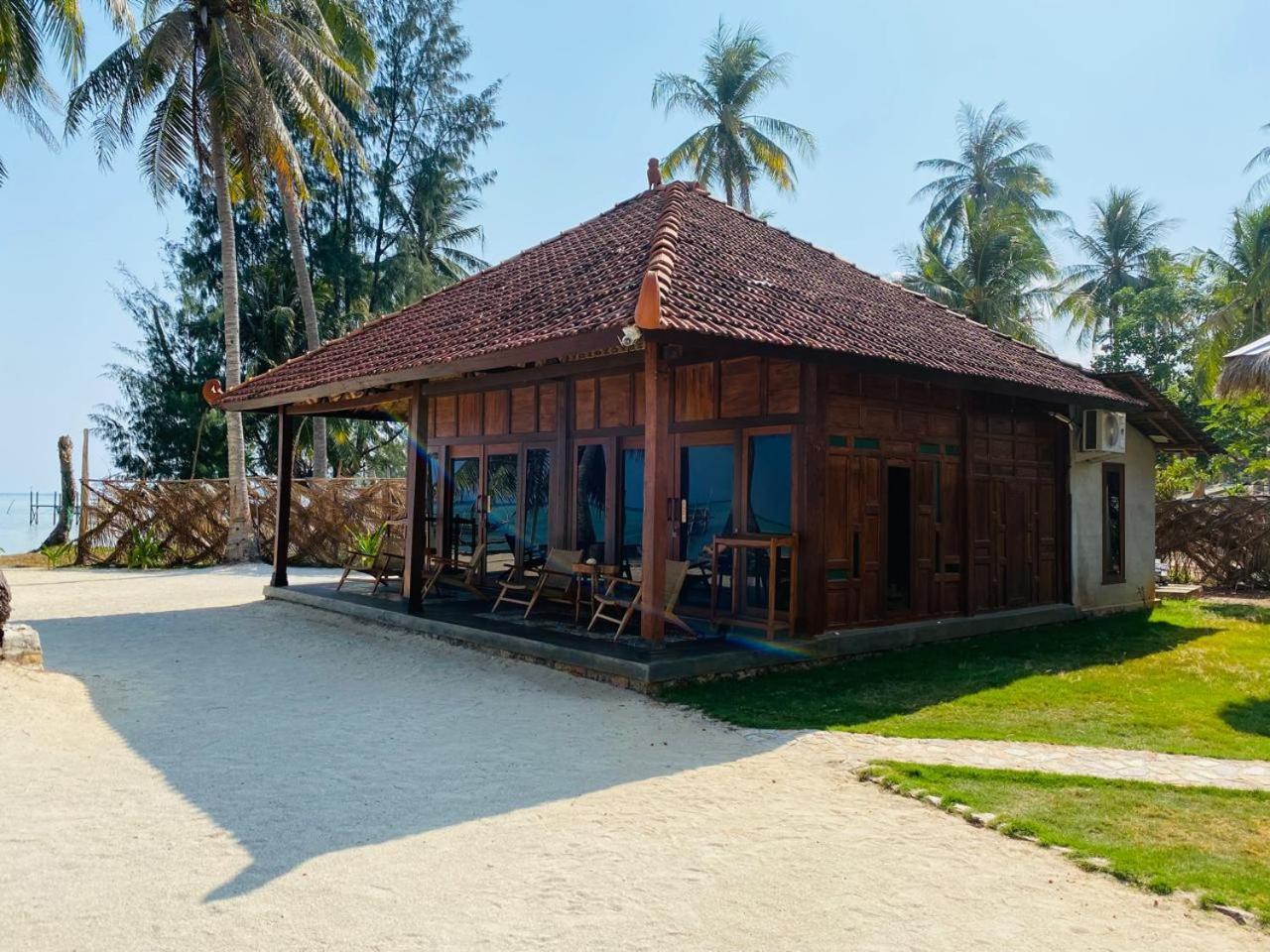Hotel Eco Casa Karimunjawa Exterior foto